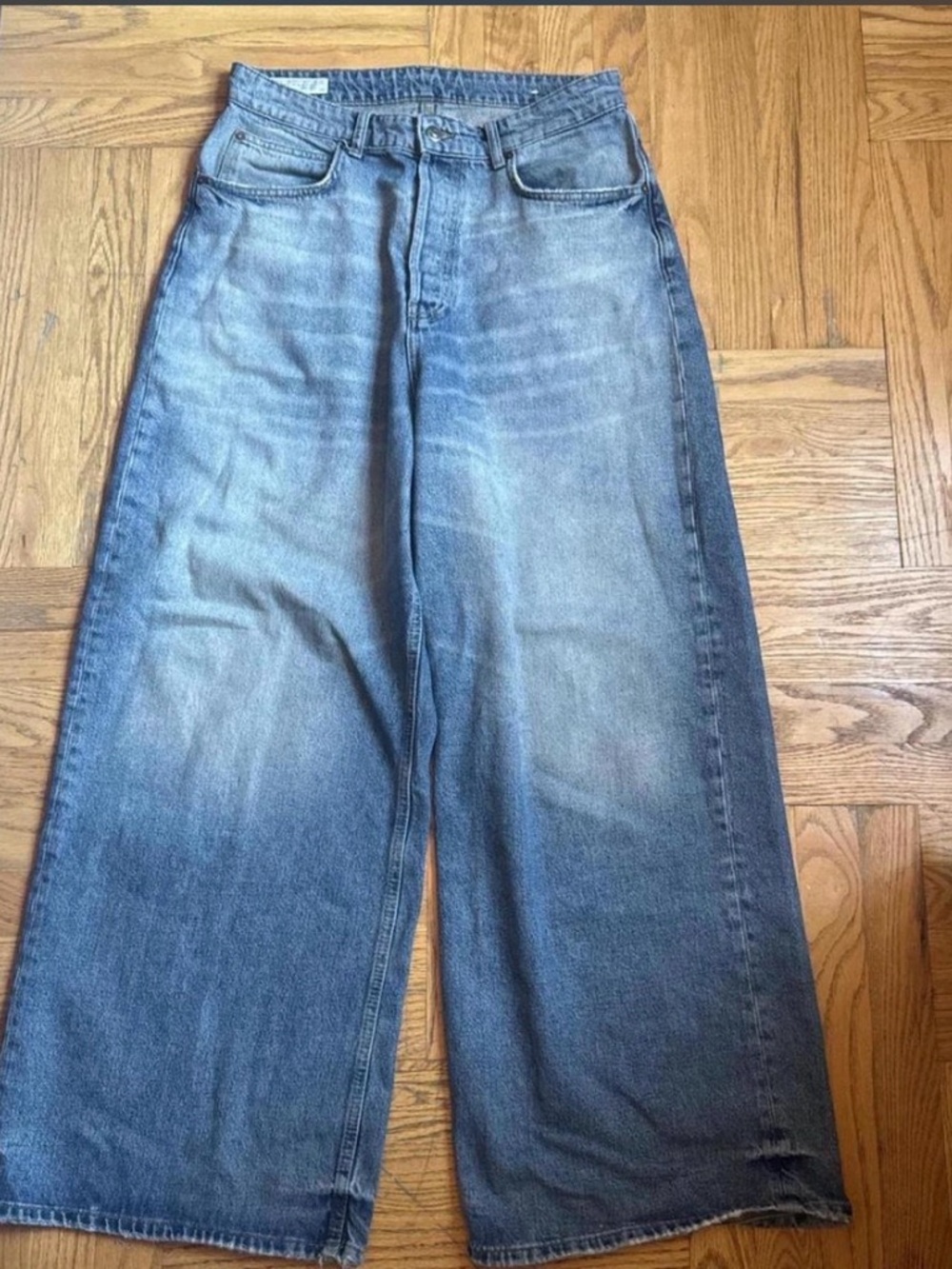 Zara Men's Relaxed Wide-Leg Jeans in Faded Blue